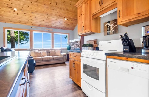 Kincardine Cabaña | PIER280 - Lakefront Beauty, Private Lake Access