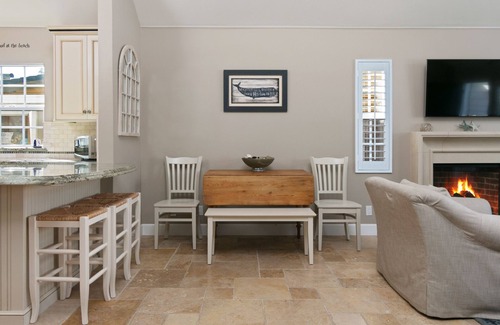 Pierpont Bay Casa | PIERPONT VENTURA UPSCALE ¡SOLO PASOS A LA PLAYA! 2 CAMA / 2 BAÑO / DEN FAMILIA AMIGABLE
