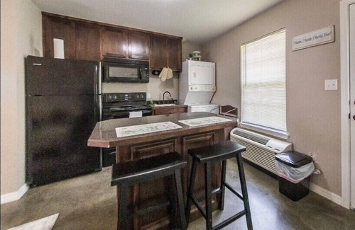 Russellville Apartamento | Pierre’s chateau near Tech and ANO .