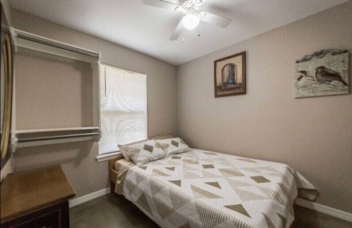 Russellville Apartamento | Pierre’s chateau near Tech and ANO .