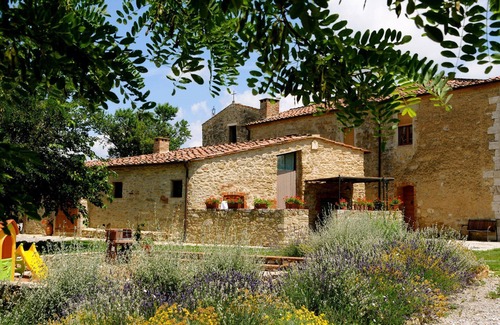 Asciano Villa | Porción de casa de campo con jardín privado y piscina privada, wi-fi. Provincia de Siena.