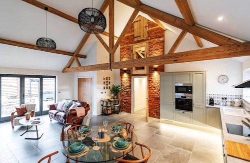 Pontesbury Casa | Pigeon House: Barn with hot tub, wood burner & large private garden.