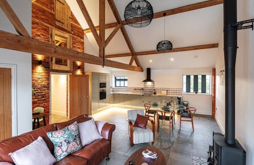 Pontesbury Casa | Pigeon House: Barn with hot tub, wood burner & large private garden.