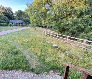 Castle Donington Otro | PIGLET adult only shepherds hut