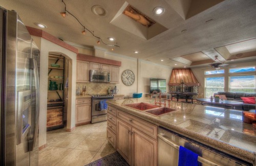 Colorado Springs Casa | Pike's Peak Home - Capacidad para 9 personas / Escalera privada a las tiendas y restaurantes del casco antiguo