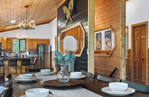 Spring Valley Cabina | Pikes Peak Colorado Modern Cabin Retreat: Hot Tub, Arcade, Trails, Peaceful