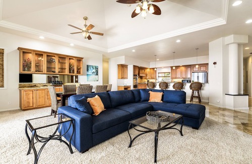 Kona Palisades Casa | Nuevas tarifas de propiedades 25% de descuento! Piko Nani. Custom 3bd / 3ba con piscina, espectaculares vistas al mar y al atardecer