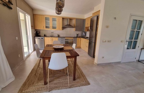 L'Escala Casa | CASA PILANS CON JARDÍN Y PISCINA PRIVADA