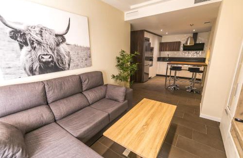 Jaén Apartamento | Pilar8 - Apartamento céntrico y moderno con piscina y parking