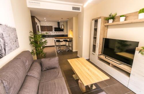 Jaén Apartamento | Pilar8 - Apartamento céntrico y moderno con piscina y parking