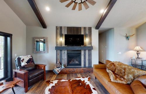 Deadwood Casa | Pillar Peak Perch