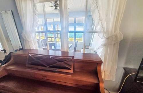 Arnolds Park Casa | Pillsbury Point Cottage on West Lake