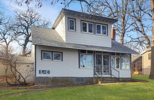 Arnolds Park Casa | Pillsbury Point Cottage on West Lake