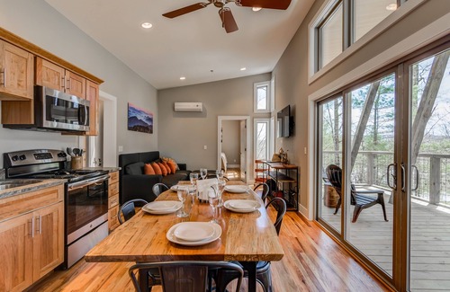 Pisgah Forest Cabina | PILOT COVE 2 BR Cabin - ¡Lujo moderno con naturaleza!