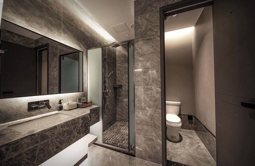 Yuzhong Hotel | Pilot Hotel