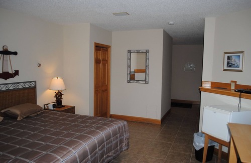 Bayfield Cama Y Desayuno | Pilot House B & B Bayfield "Crew's Quarters" Capacidad 2, BA privado, 1 BK a Ferry