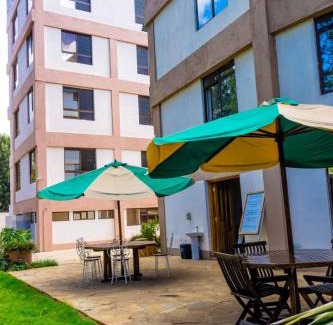Nanyuki Apartamento | Pine 2 bedroom apartment with a pool