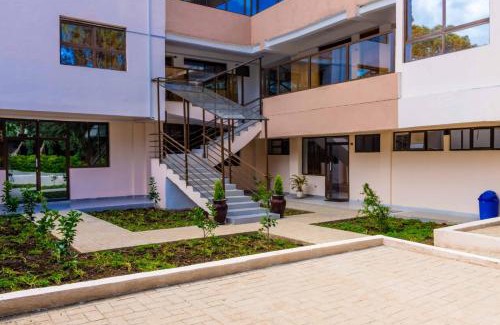 Nanyuki Apartamento | Pine 2 bedroom apartment with a pool