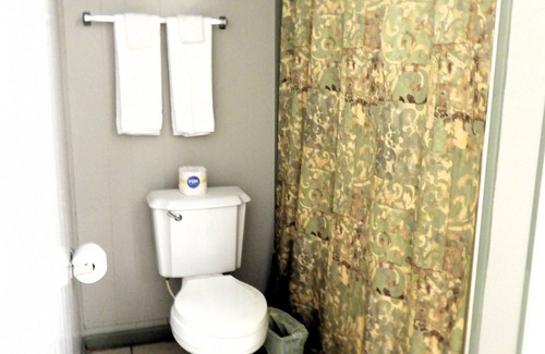 Royal Cabina | Pine 24 Kitchenette