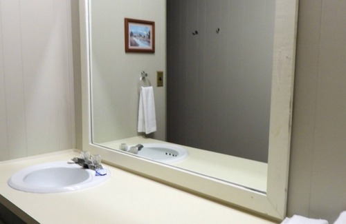 Royal Cabina | Pine 24 Kitchenette