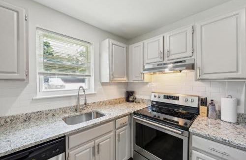 Newark Apartamento | Pine Brook 1019 I Modern 15br Apartment ! Pool