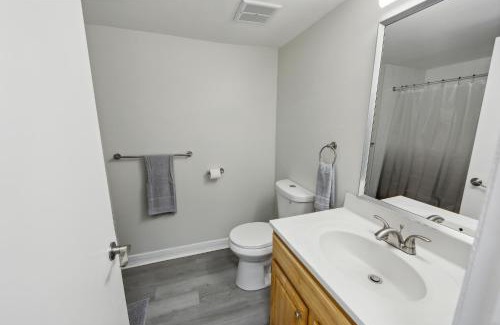 Newark Apartamento | Pine Brook 1019 I Modern 15br Apartment ! Pool