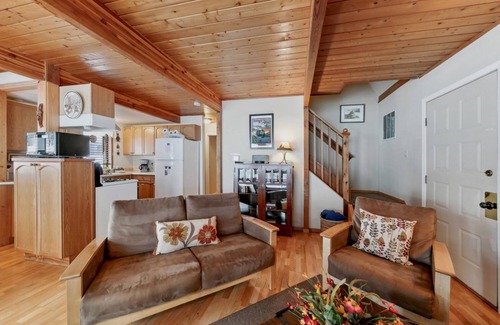 Black Bart Chalet De Esquí | Pine Cone Cabin Minutes to Heavenly or the Lake, 2 bedrooms plus Bonus Room