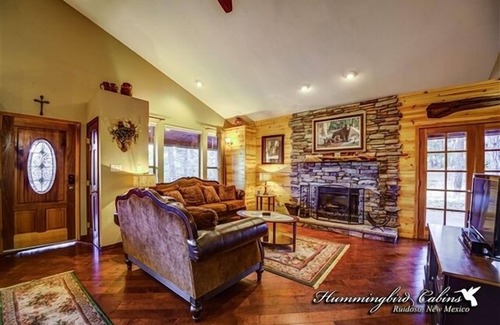 Alto Casa | Pine Cone: 'Magnificent upscale interior!' With hot tub.