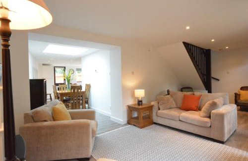Melton Casa | Pine Cottage