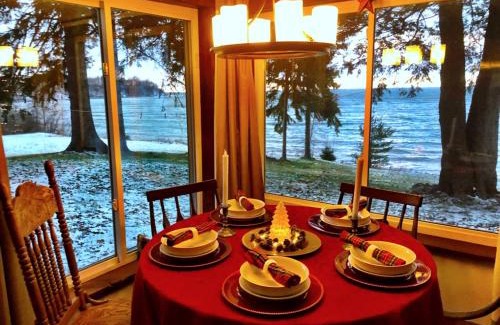 Sodus Casa | Pine Cottage Lakefront Hot Tub Fire Pit