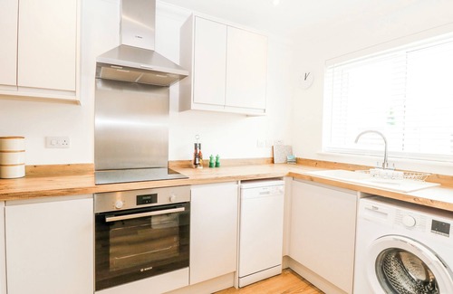 Beccles Cabaña | PINE COTTAGE, pet friendly, country holiday cottage in Wrentham