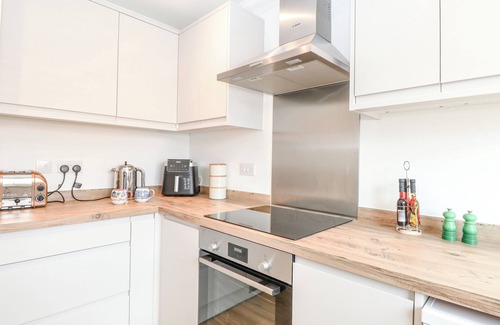 Beccles Cabaña | PINE COTTAGE, pet friendly, country holiday cottage in Wrentham