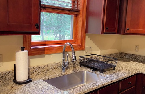 Lake Harmony Estates Chalet De Esquí | Pine Crest Lodge, 8BR 5BA Home with Large Yard, Fire Pit, & Private Hot Tub
