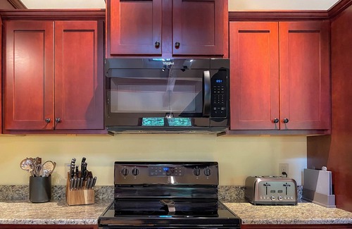 Lake Harmony Estates Chalet De Esquí | Pine Crest Lodge, 8BR 5BA Home with Large Yard, Fire Pit, & Private Hot Tub