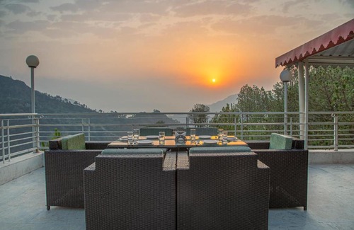 Barog Casa | Pine Dream Resort l Kasauli l By BlackPearl