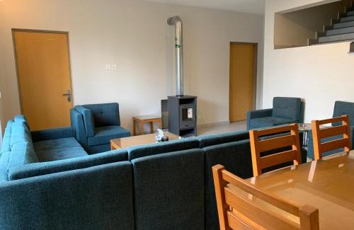 Dhirkot Apartamento | Pine Edge by T2R - Luxury 2BR Duplex Apartment Private Parking & Stunning Views in Khaira Gali near to Nathia Gali & Muree