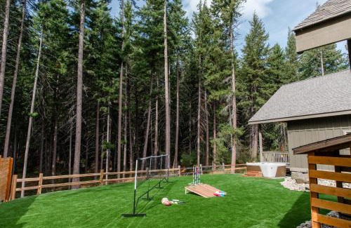 Ronald Casa | Pine Forest Getaway, Game Room, Hot Tub, Fire Pit