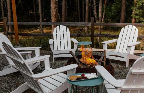 Ronald Casa | Pine Forest Getaway, Game Room, Hot Tub, Fire Pit