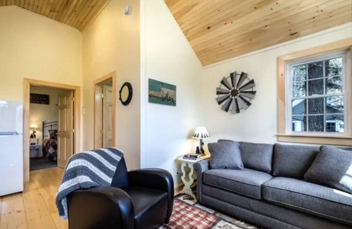 Waldo County Cabaña | Pine Grove Cottages : Cottage 7 - Spacious 1 bedroom - Pet Friendly