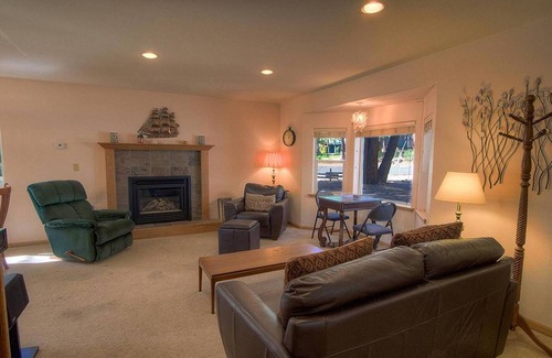 Pioneer Trail Casa | Pine Haven by Lake Tahoe Accommodations