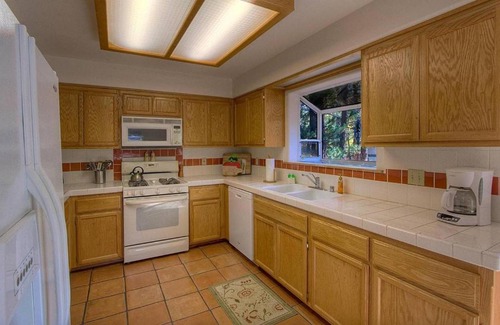 Pioneer Trail Casa | Pine Haven by Lake Tahoe Accommodations