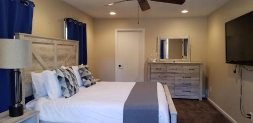 Gainesville Casa | Pine Haven Lake front home/w Dock