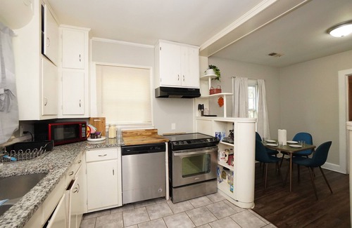 New Castle Casa | Pine Haven – Spacious Family Stay | Crib, Pet-Friendly, Slee