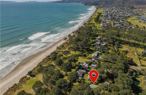 Matarangi Casa | Pine Haven - Matarangi Holiday Home