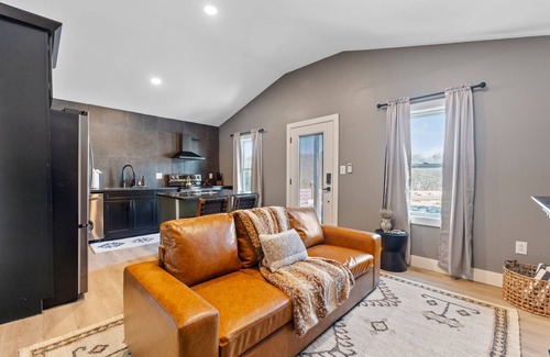 Logan Cabina | Pine Hills Cottage + Hot tub I Fire Pit