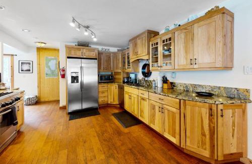 Tahoe Paradise Casa | Pine Lantern Retreat