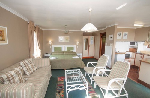 Port Elizabeth Hotel | Pine Lodge Resort