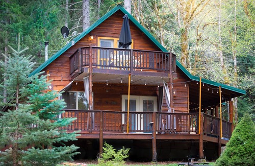 Packwood Cabina | Pine Lodge *** Capacidad 12 * WIFi * Jacuzzi privado * Se aceptan mascotas