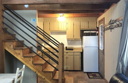 Jay Chalet De Esquí | Pine Loft en Jay Chalet es un refugio acogedor para todas las estaciones