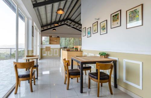 Kumarhatti Casa | Pine Maderas by Embrace